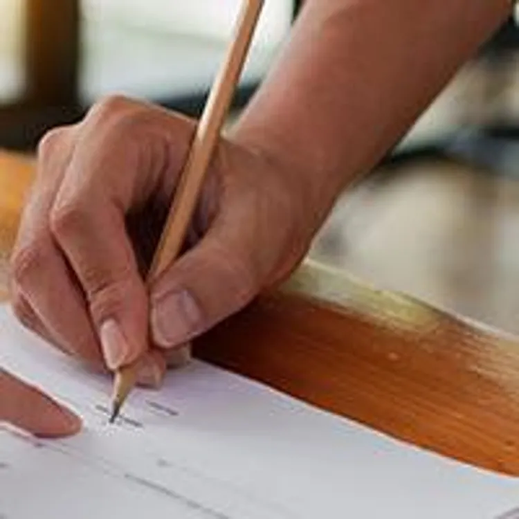 client signing a contract in front of agent