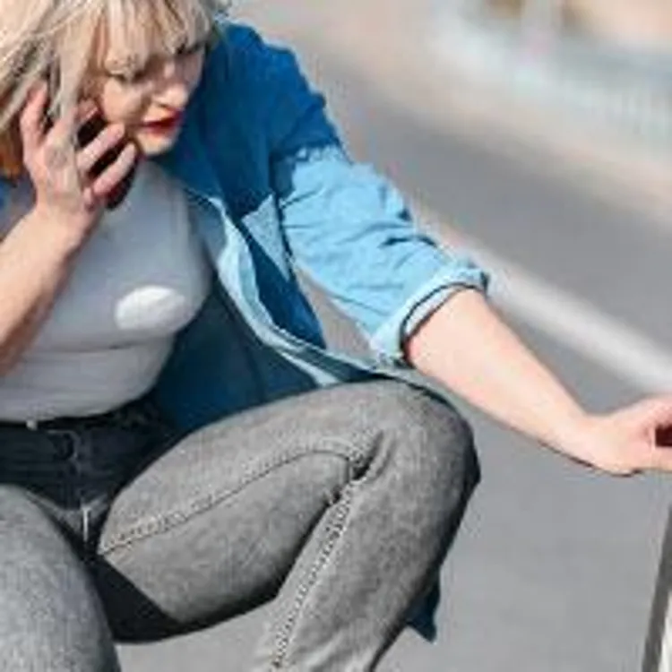 woman experiencing car issues on the road and talking to someone on the phone for help
