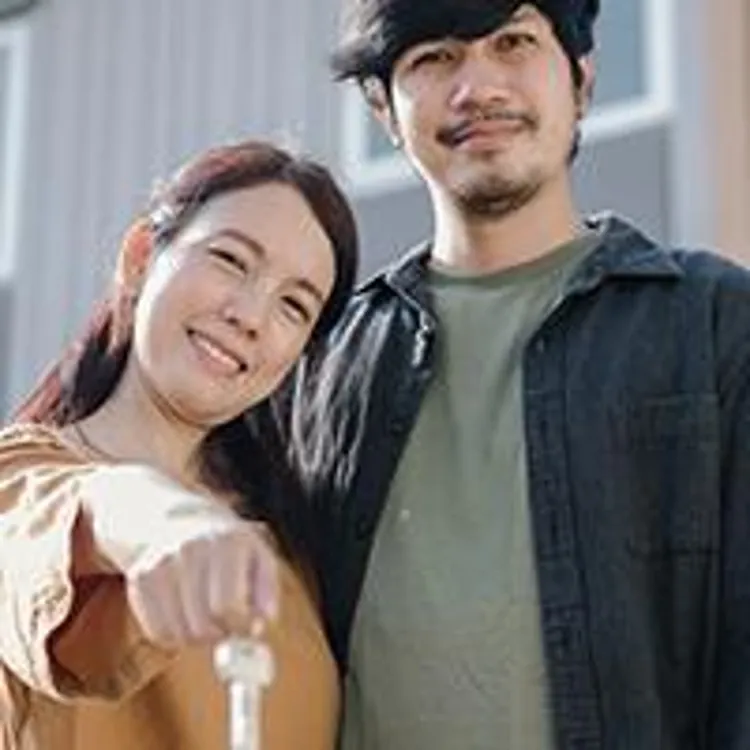 couple infront of new home with keys