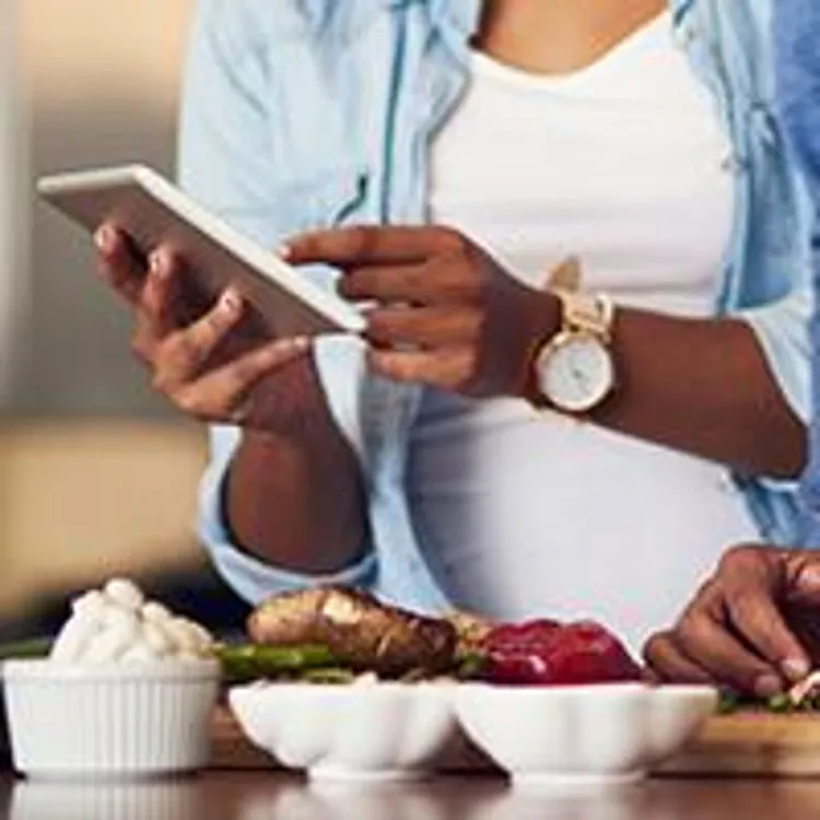 couple making healthy meal