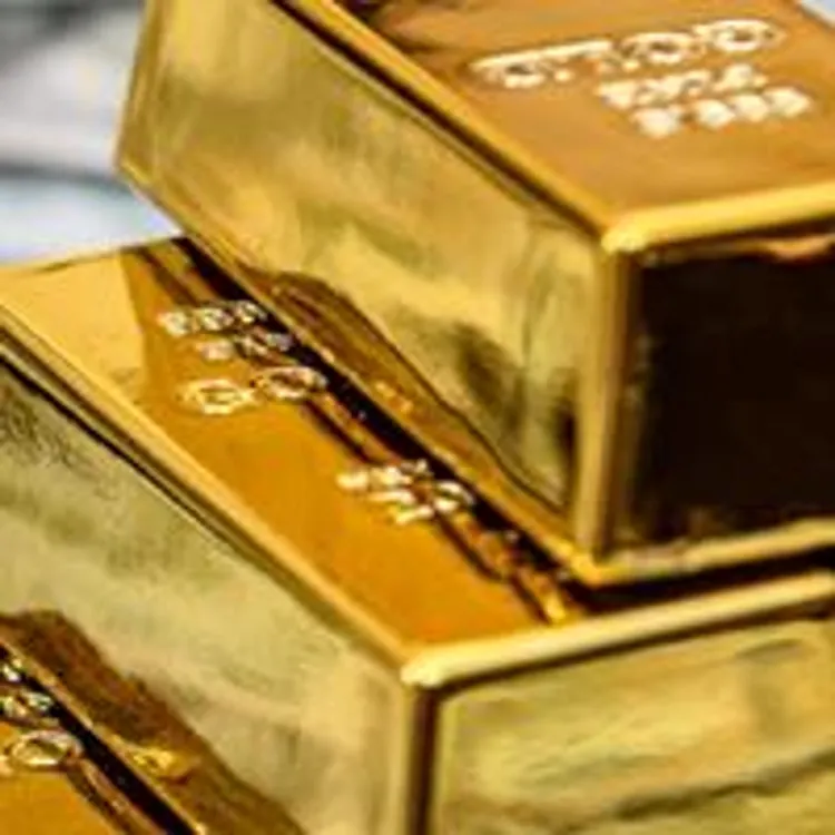 gold bars on hundred dollar bills