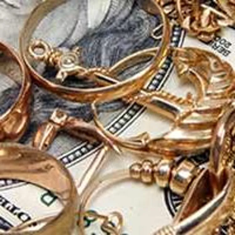 gold jewelry and cash
