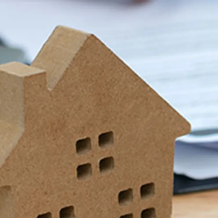 people looking over home warranty contract